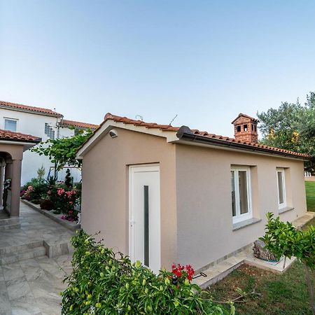 Apartment Suncica Пула Екстериор снимка