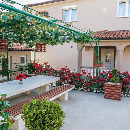 Apartment Suncica Пула Екстериор снимка