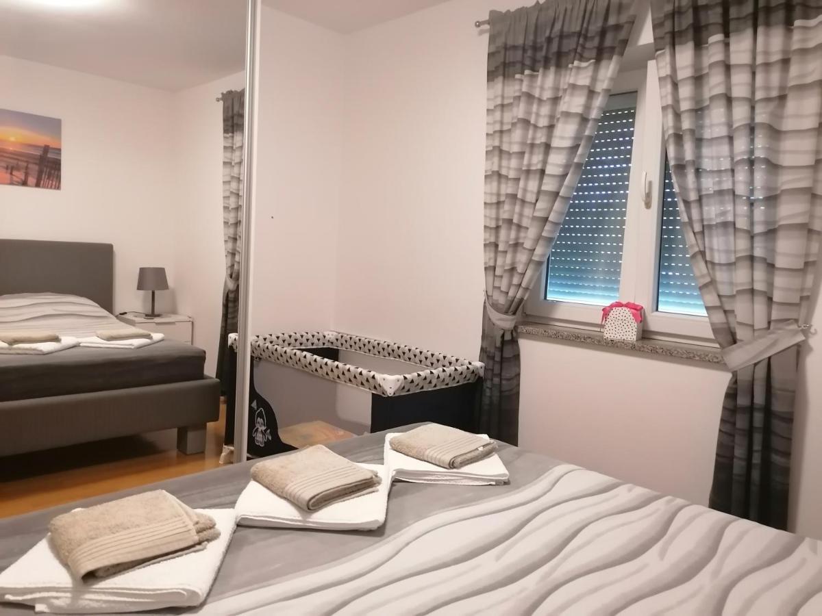 Apartment Suncica Пула Екстериор снимка