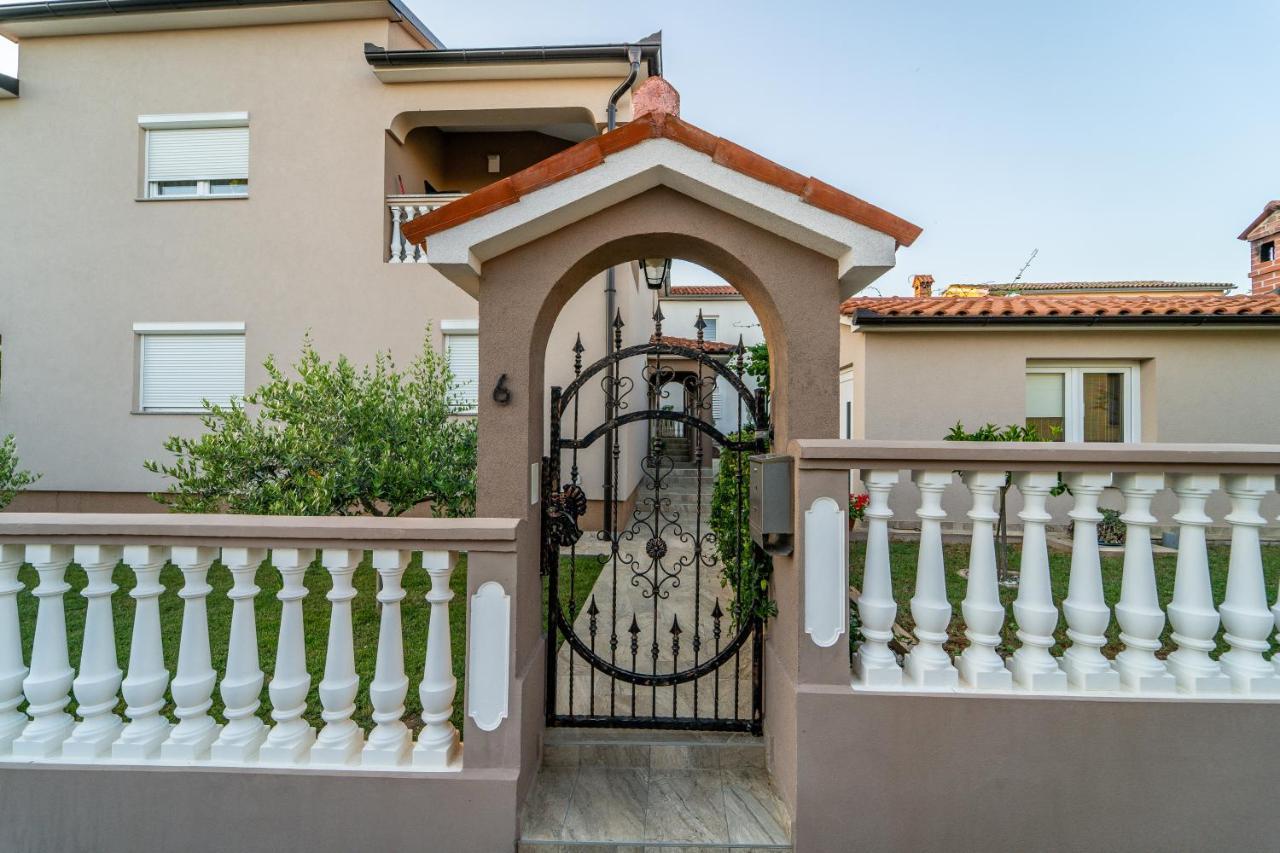 Apartment Suncica Пула Екстериор снимка