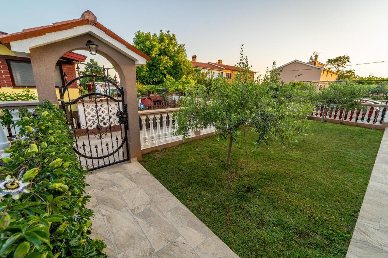 Apartment Suncica Пула Екстериор снимка