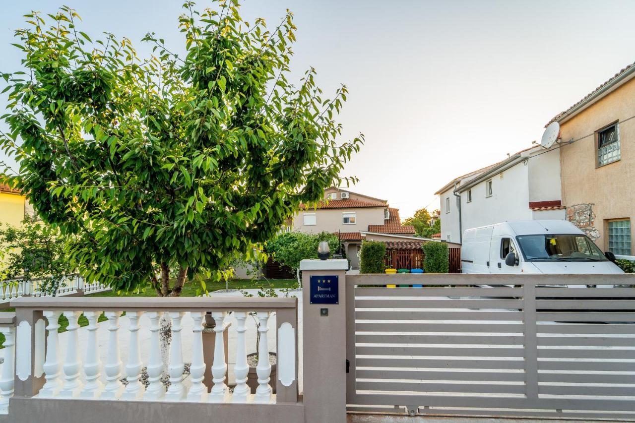 Apartment Suncica Пула Екстериор снимка