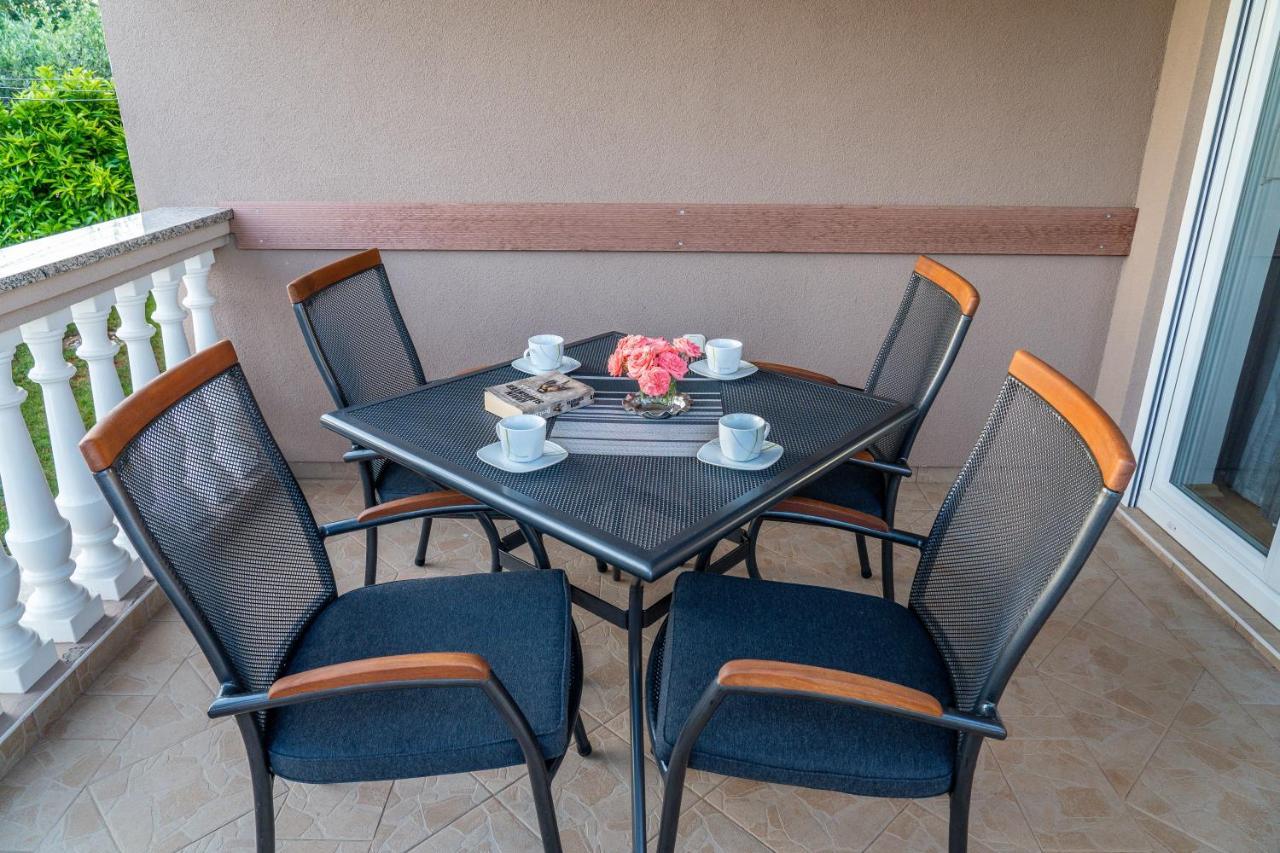 Apartment Suncica Пула Екстериор снимка