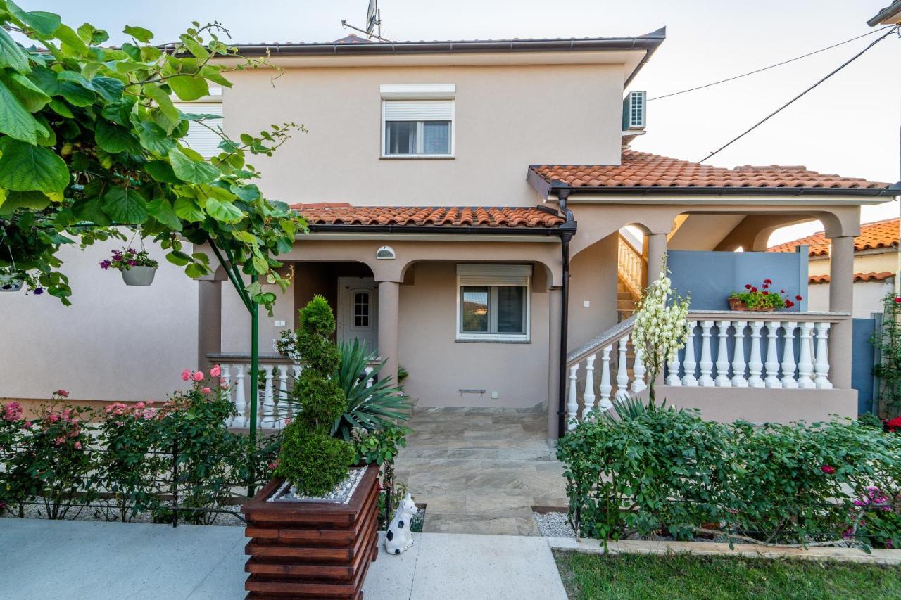 Apartment Suncica Пула Екстериор снимка