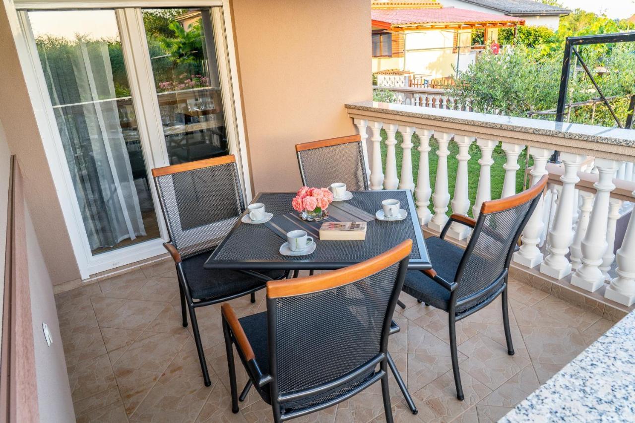 Apartment Suncica Пула Екстериор снимка