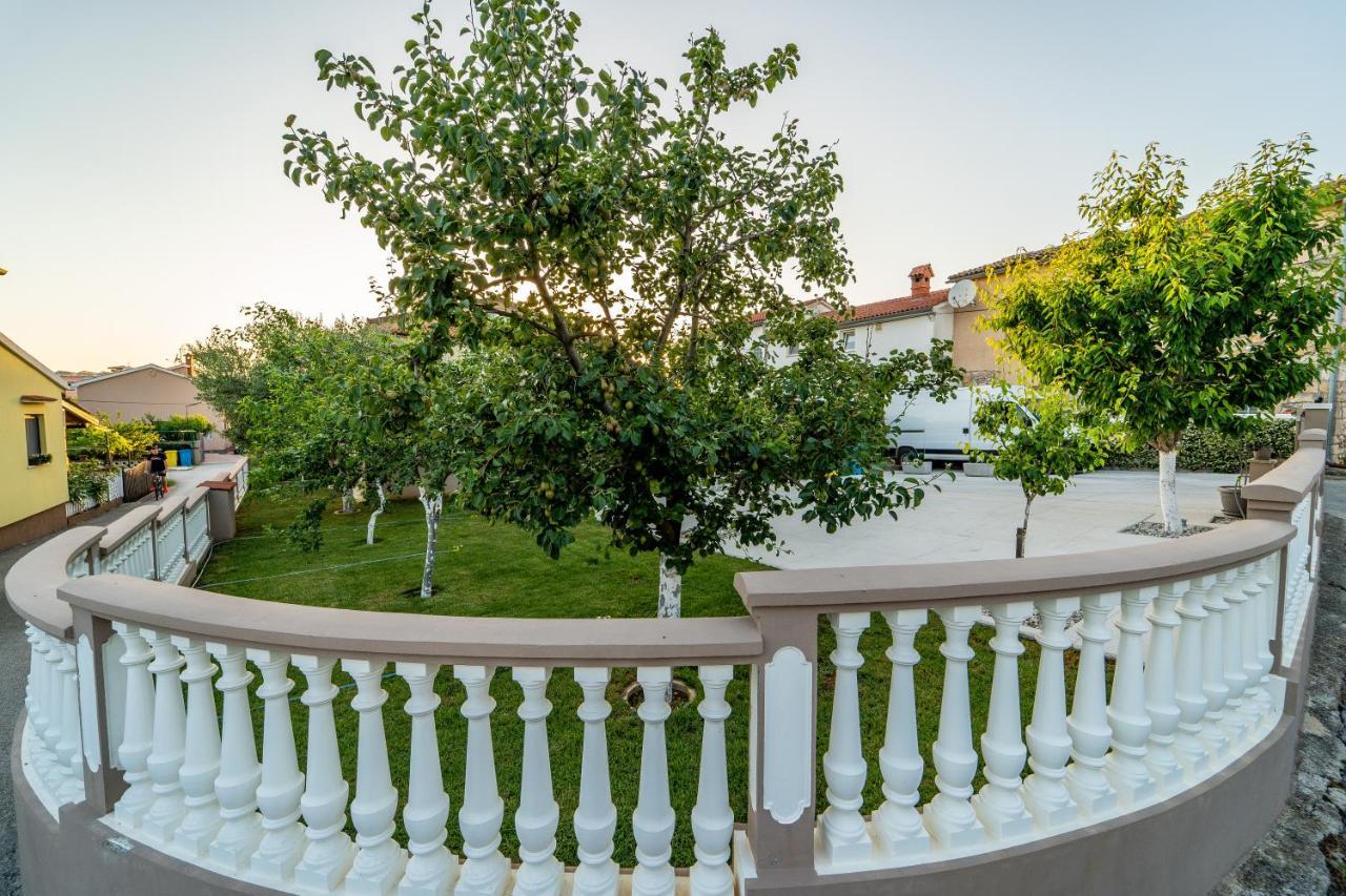 Apartment Suncica Пула Екстериор снимка