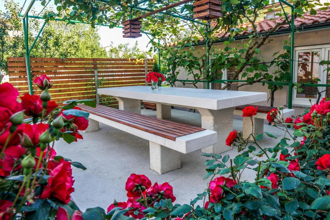 Apartment Suncica Пула Екстериор снимка