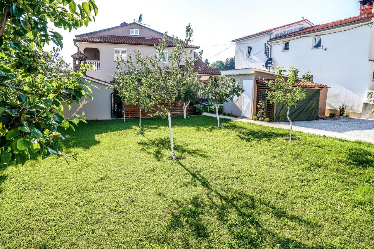Apartment Suncica Пула Екстериор снимка