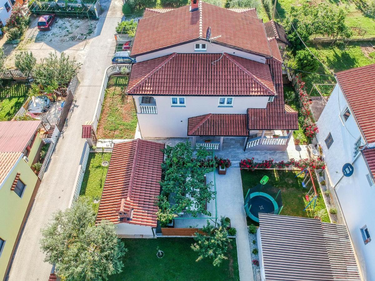 Apartment Suncica Пула Екстериор снимка