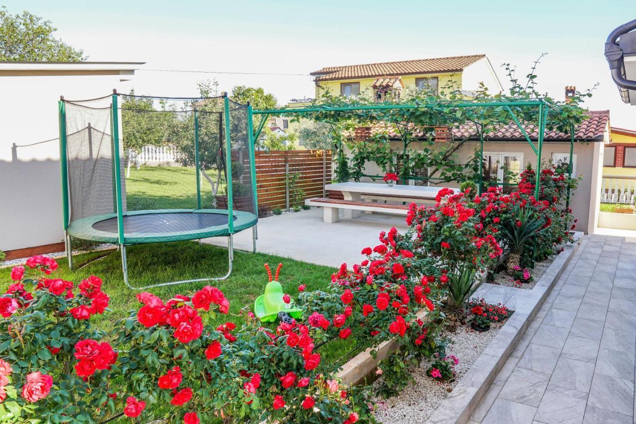 Apartment Suncica Пула Екстериор снимка