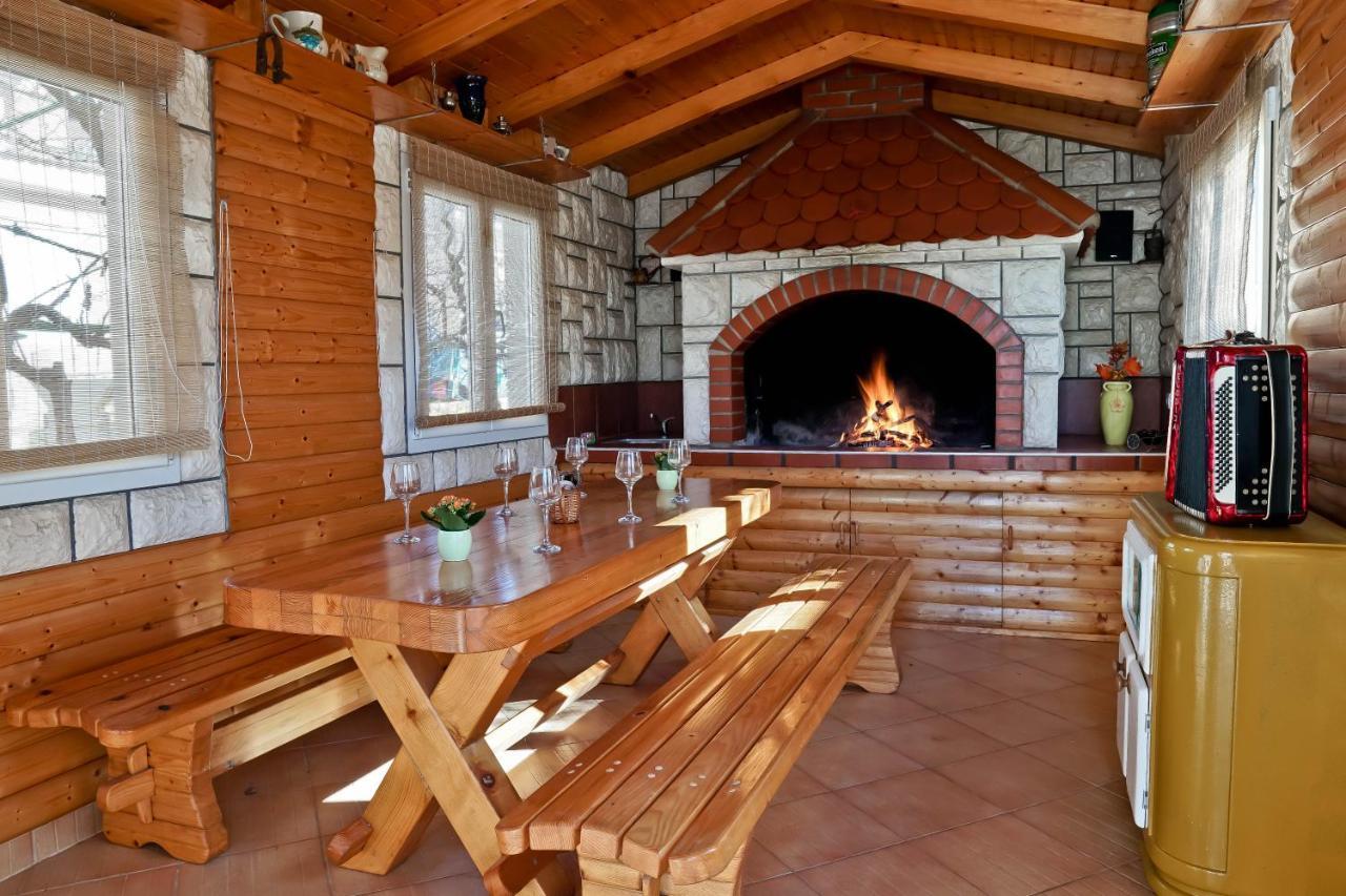 Apartment Suncica Пула Екстериор снимка