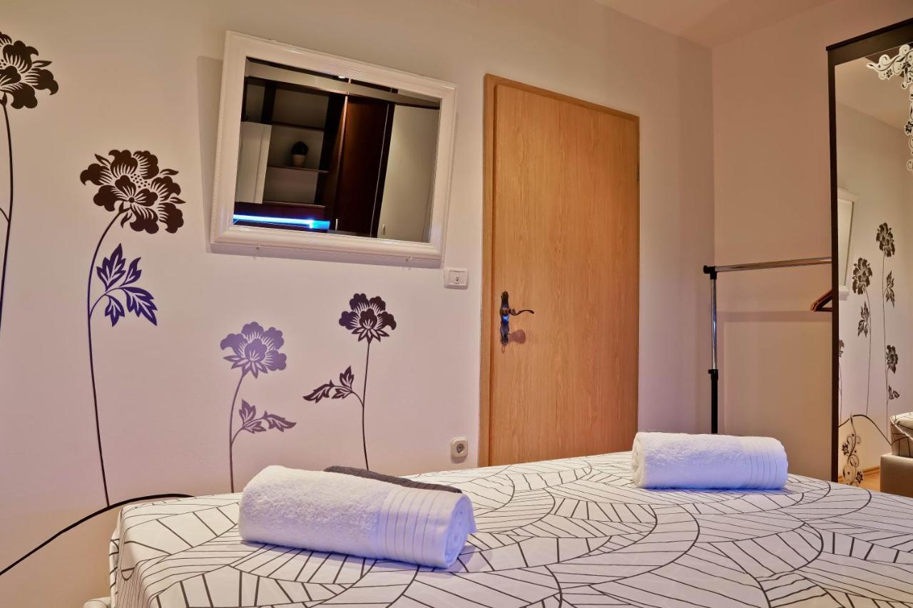 Apartment Suncica Пула Екстериор снимка