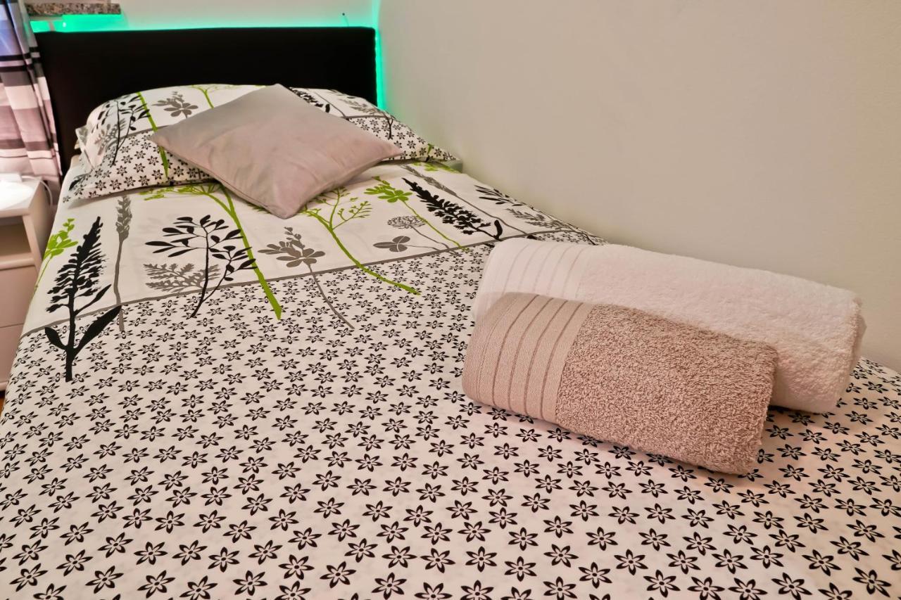 Apartment Suncica Пула Екстериор снимка