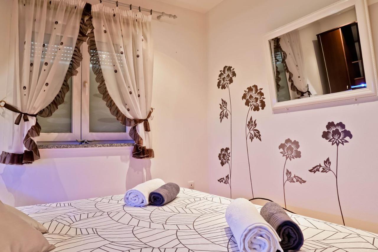 Apartment Suncica Пула Екстериор снимка