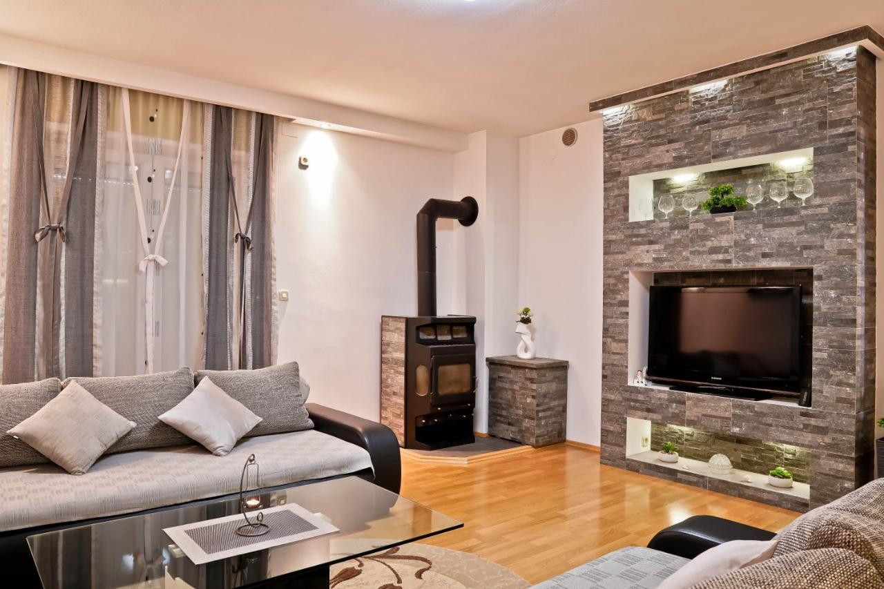 Apartment Suncica Пула Екстериор снимка