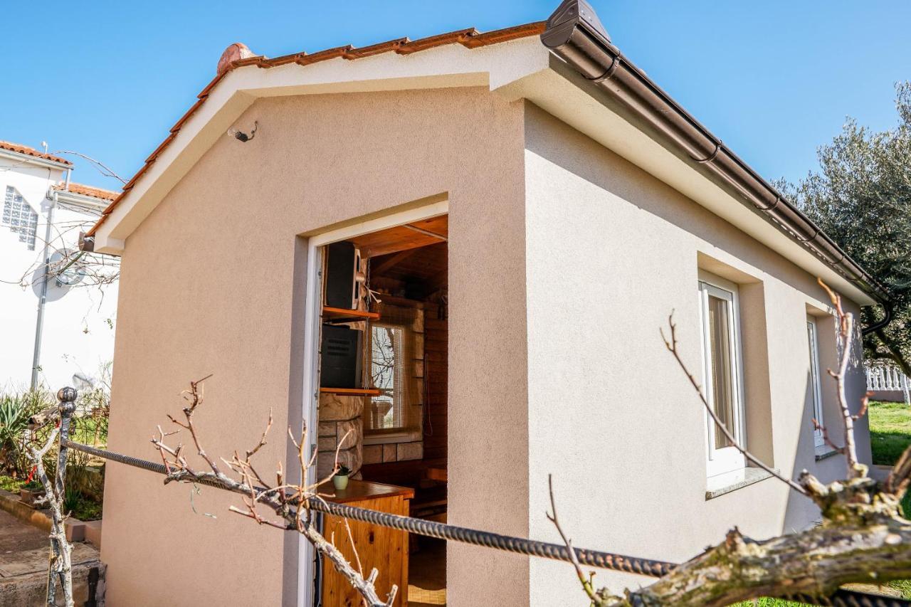 Apartment Suncica Пула Екстериор снимка
