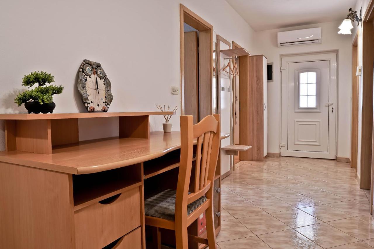 Apartment Suncica Пула Екстериор снимка